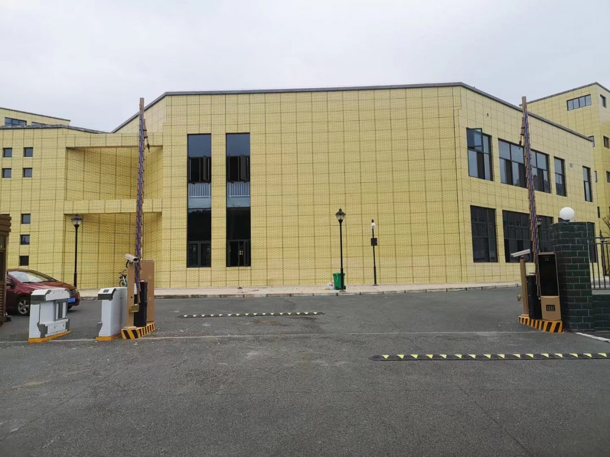 大型工廠智慧停車智慧人行案列