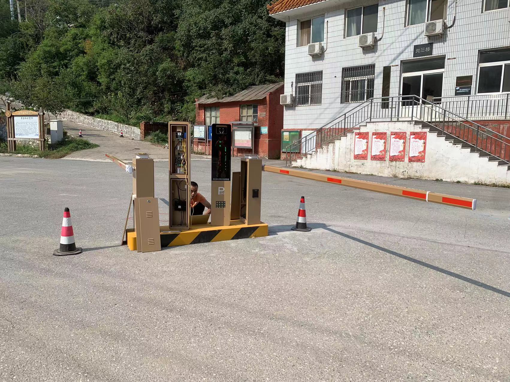 北京周口店智慧車場（8個景區，26個出入口，8個城市級誘導屏）