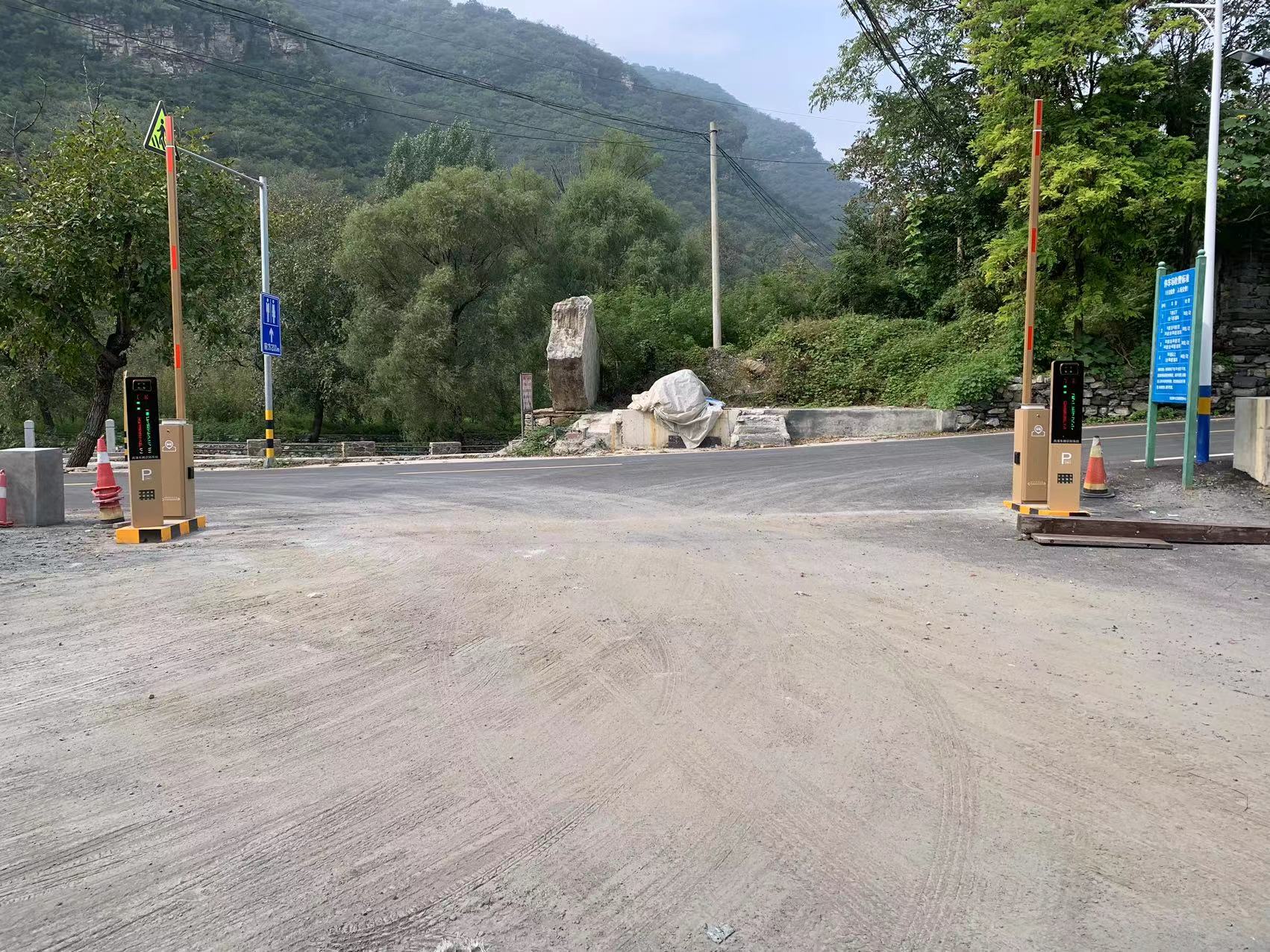 北京周口店智慧車場（8個景區，26個出入口，8個城市級誘導屏）