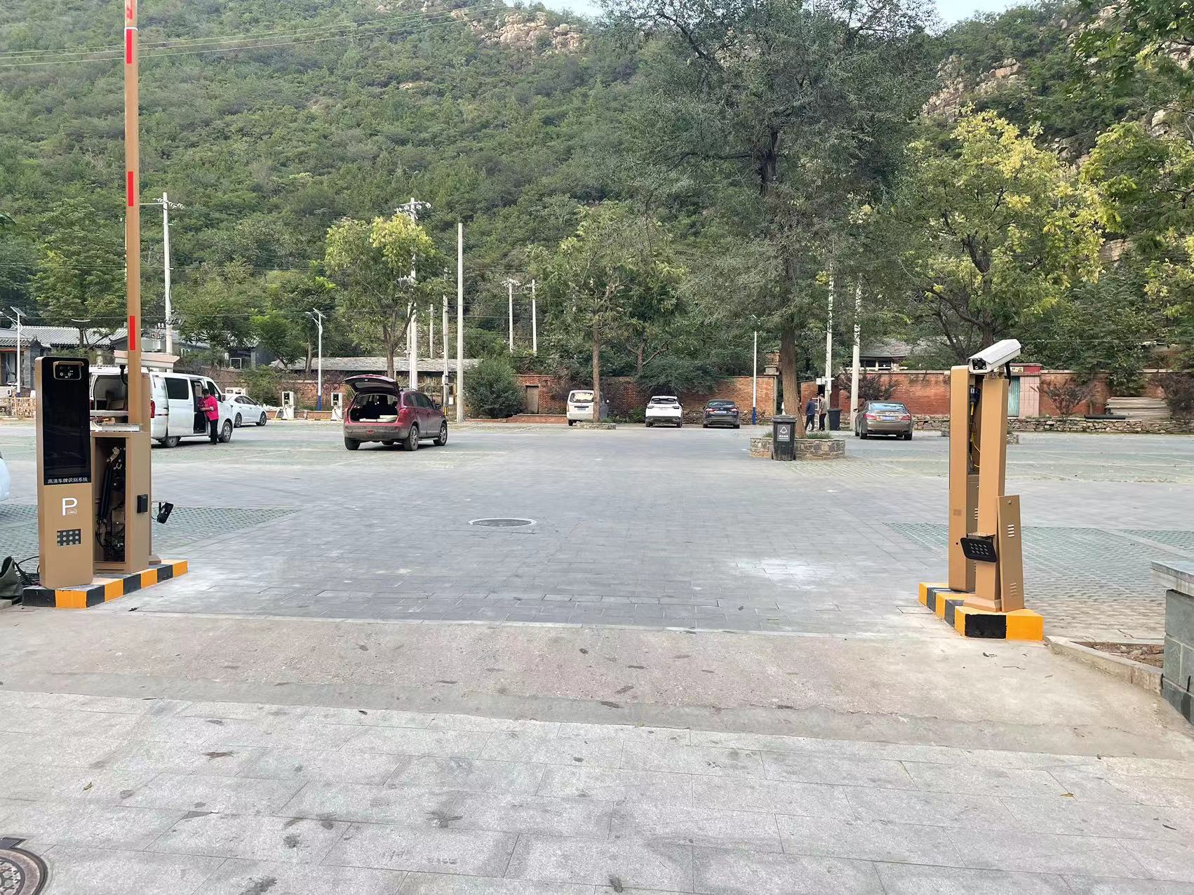 北京周口店智慧車場（8個景區，26個出入口，8個城市級誘導屏）